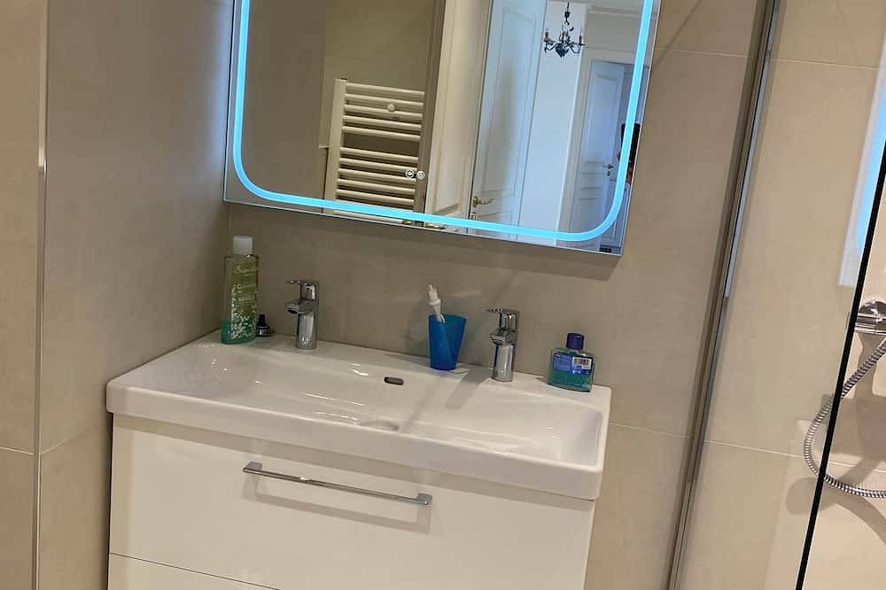 Hel lejlighed, Luxurious 2P seaside Clim floor panoramic view parking residence prestige in Juan-les-Pins, Antibes