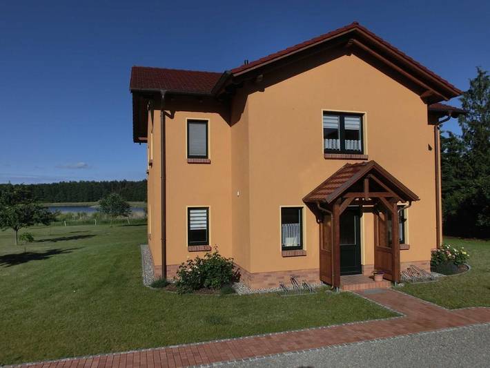 Ferienwohnung für 2 Personen, mit Terrasse und Seeblick