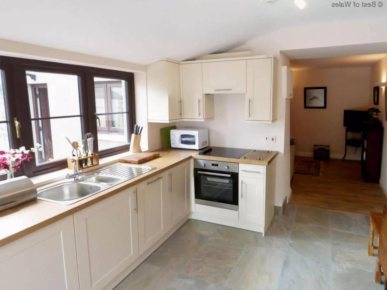 Holiday home near Mumbles Pier in Swansea region