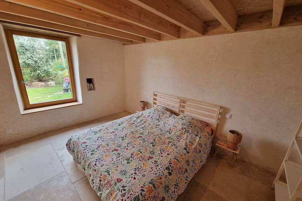 Stone house near the ocean in Tréogat, Côte de Cornouaille