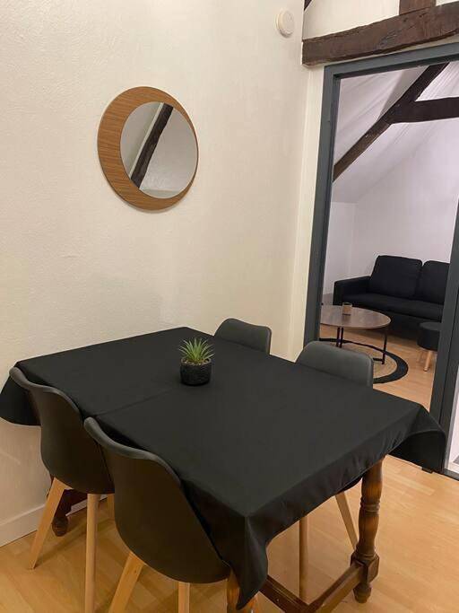 Appartement entier, One-Bedroom Apartment in Lesneven, Région de Brest