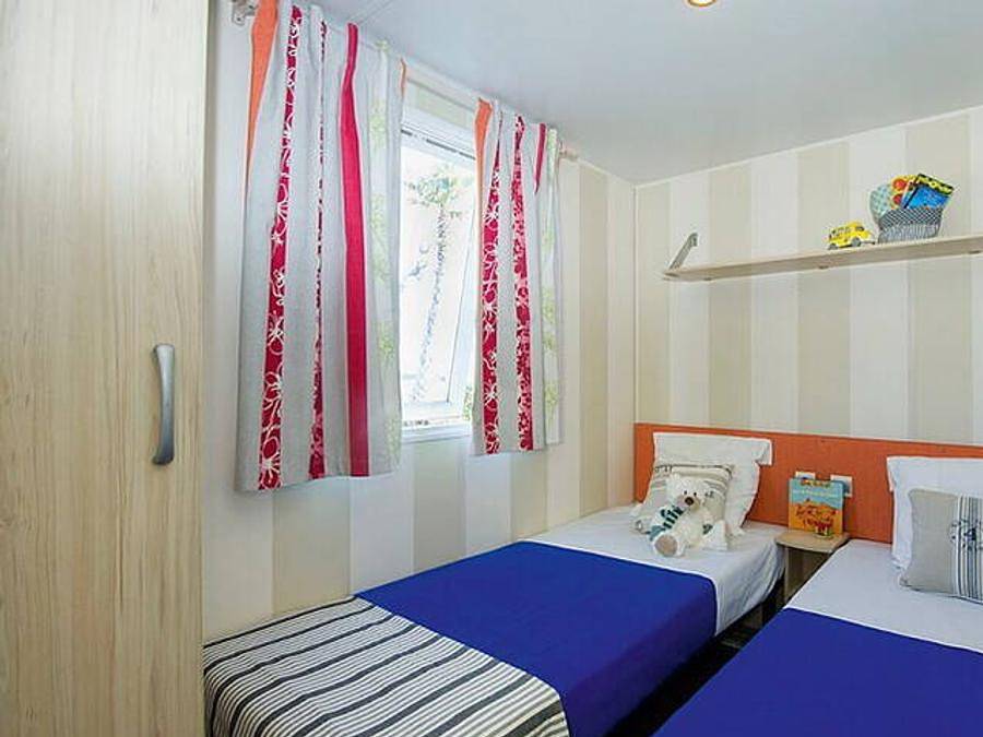 Camping Marvilla Parks - Les Pommiers du Mont Saint Michel - Bungalow 6 personen - Mobilheim | Comfort | 2 Zi. | 4/6 Pers. | Erhöhte Terrasse | Klimaanlage | Tv in Beauvoir, Mont-Saint-Michel-Bucht