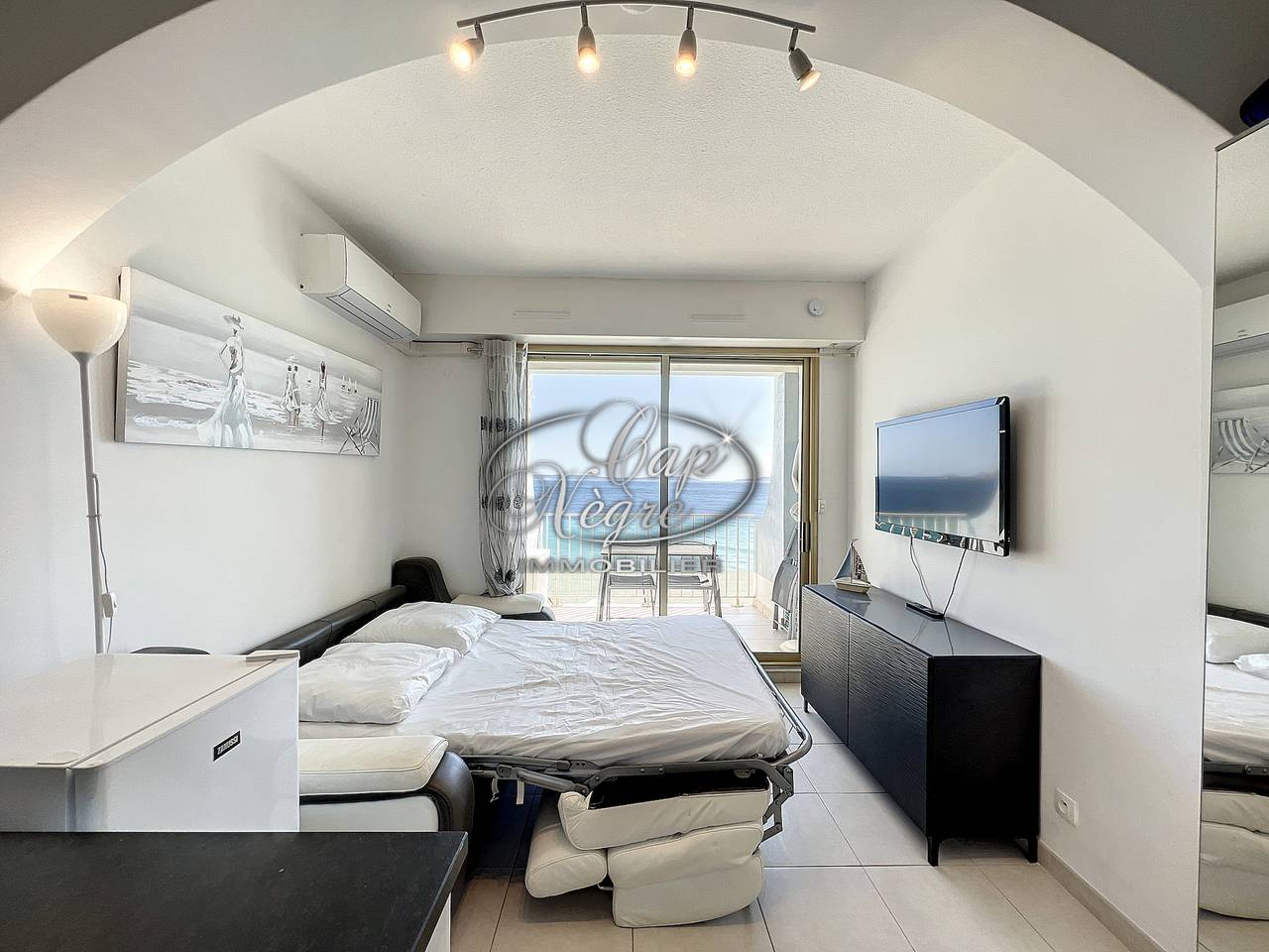 Studio entier, Studio pieds dans l'eau vue mer plage de Cavalière in Cavalière, Le Lavandou