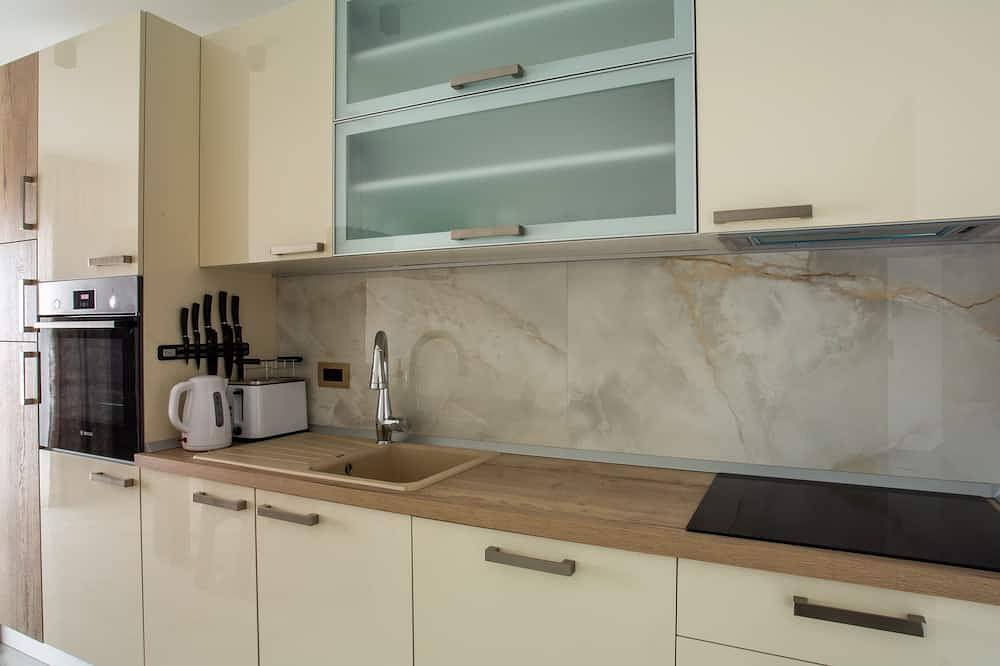 Ganze Wohnung, Modern apartment first row to the sea in Stobrec, Split-Dalmatien