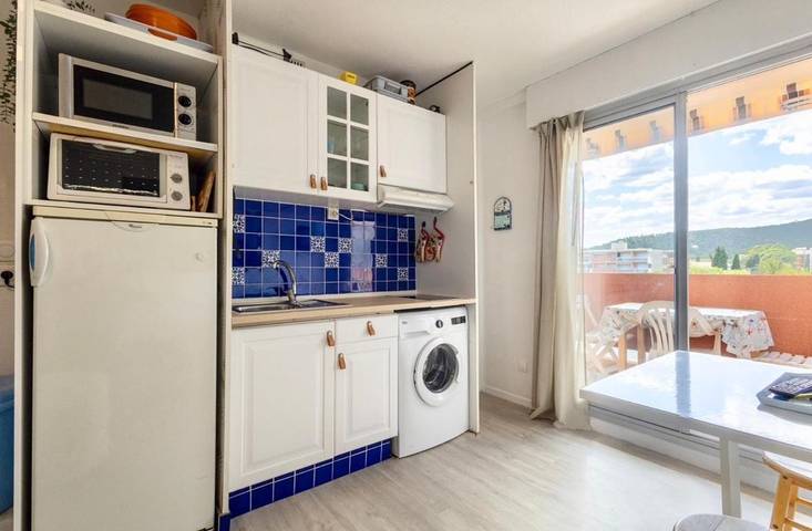 Gîte pour 4 personnes, avec vue ainsi que piscine et balcon dans Plage La Favière - 3