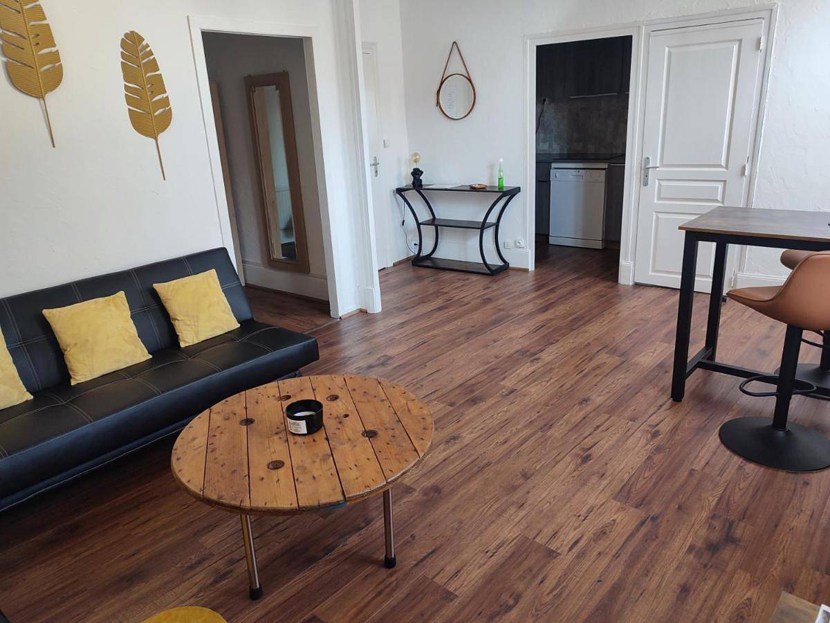Appartement entier, One-Bedroom Apartment in Chagny, Région de Chalon-sur-Saône