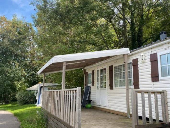 Mobil home pour 6 personnes, avec terrasse et piscine à Le Grand-Serre