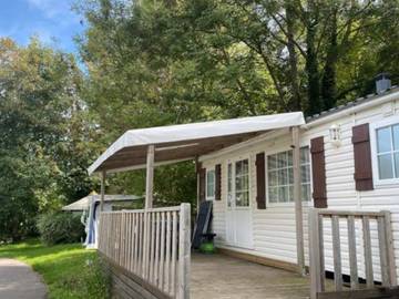 Mobil home pour 6 personnes, avec terrasse et piscine à Le Grand-Serre