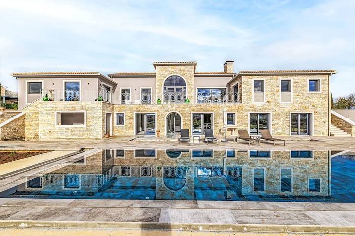 Ferienhaus für 10 Personen, mit Whirlpool und Sauna sowie Pool, mit Haustier