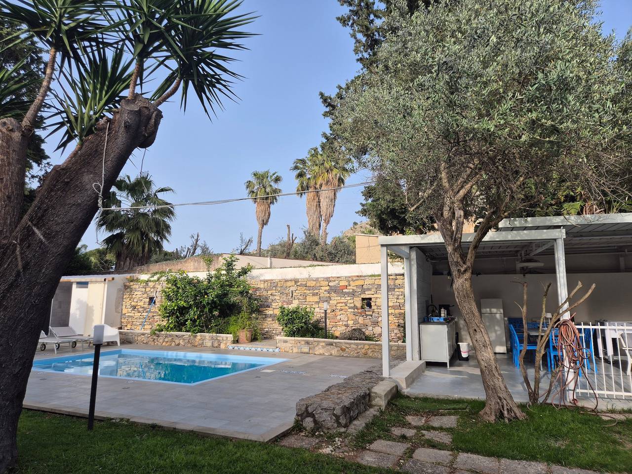 Villa 'Met Mediterraan Sterrenzwembad', bergzicht, wifi en airco in Palermo, Provincie Palermo