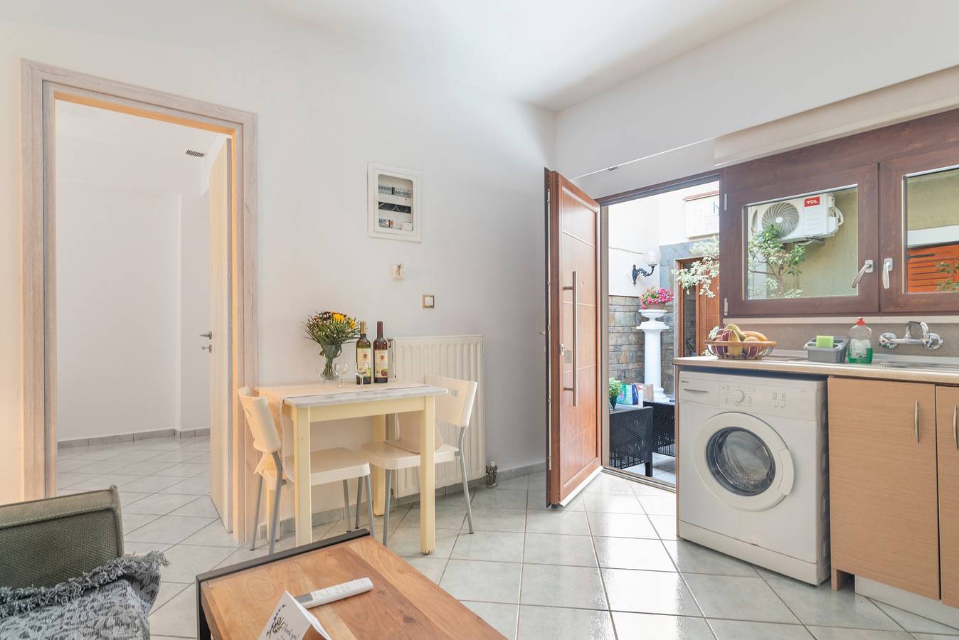 Entire studio, Studio 'Ainos' with Private Terrace, Wi-Fi and Air Conditioning in Argostoli, Kefalonia