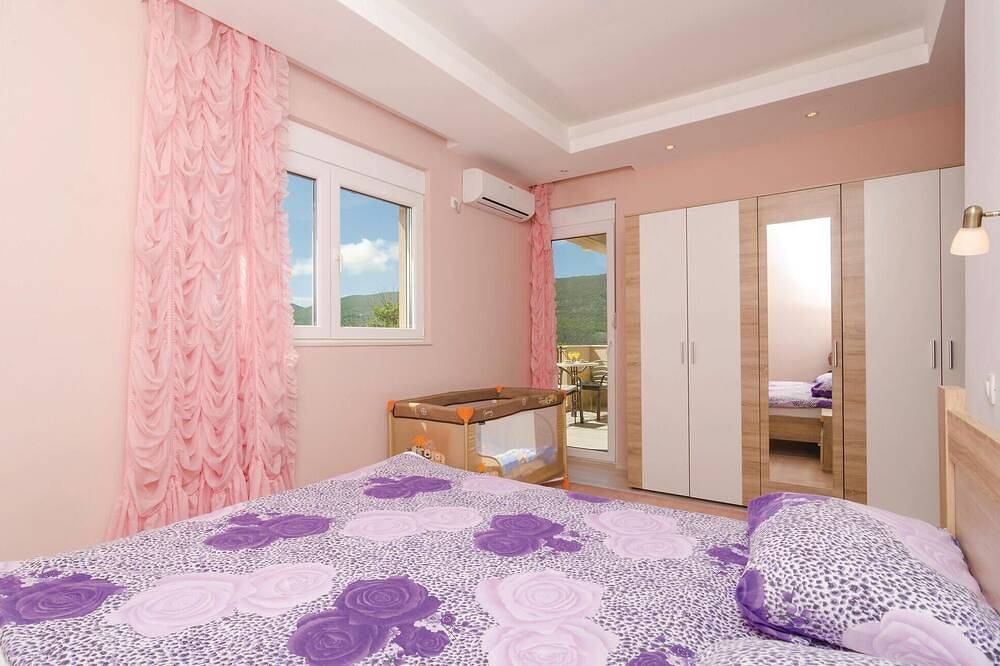 Beautiful home in Igalo in Bay of Kotor
