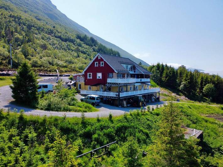 Ferienwohnung für 5 Personen, mit Garten und Ausblick in Vestnes