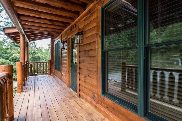 Cottage for 10 people, with balcony and pool as well as hot tub in Pigeon Forge