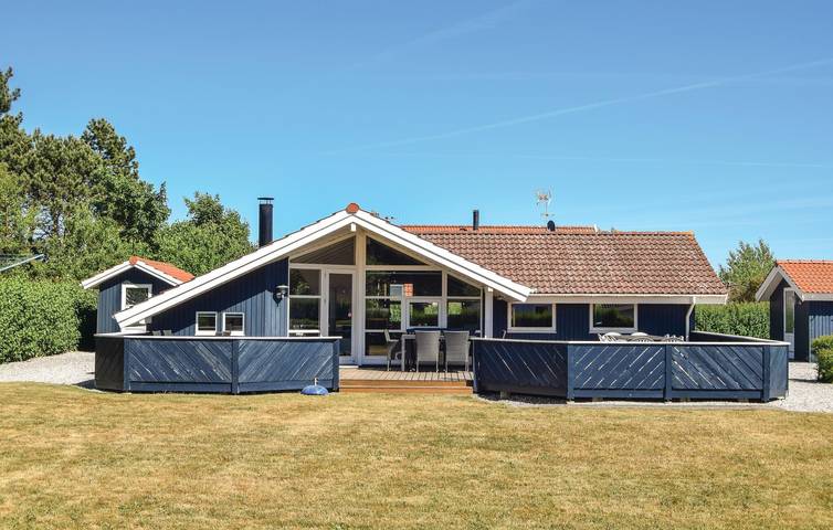 Feriehus for 10 personer, med sauna og jacuzzi i tillegg til terrasse i Spodsbjerg