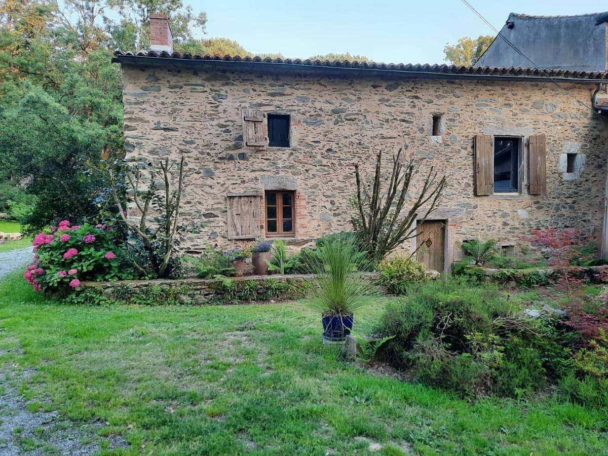 Two-Bedroom House in Réaumur (Vendée), Fontenay-le-Comte