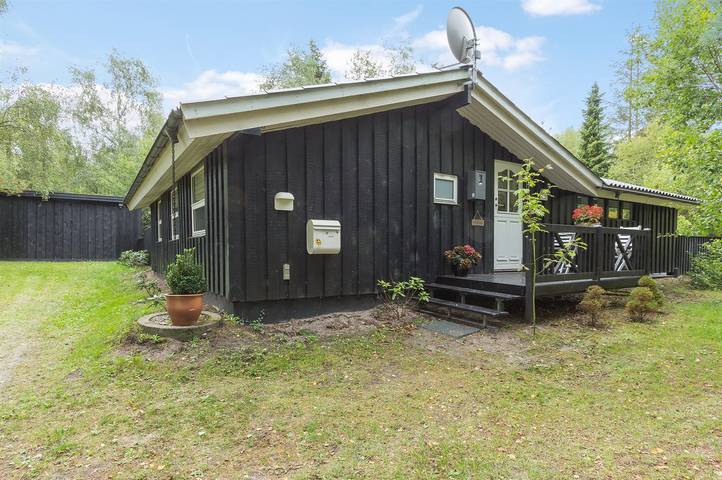 Ferieudlejning for 4 personer, med terrasse i Hals