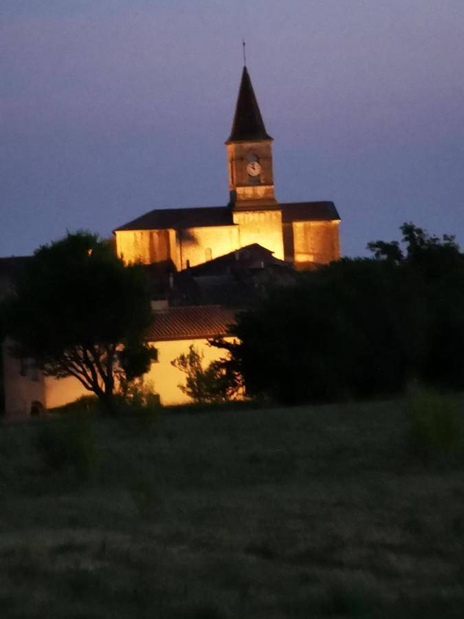 Location de vacances pour 2 personnes, avec vue ainsi que piscine et jardin à Taulignan - 4