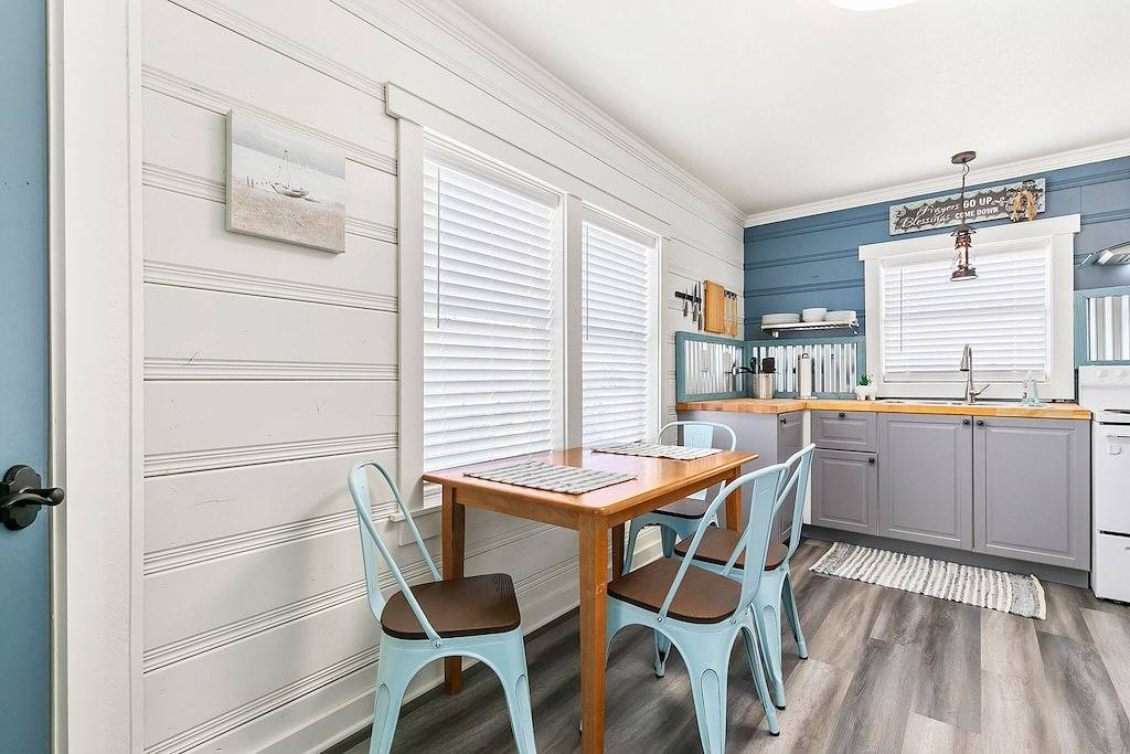 Beautiful coastal home recently renovated and ready for travelers in Brazoria County