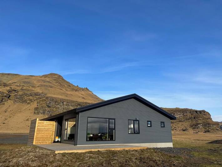 Ferienwohnung für 8 Personen, mit Whirlpool und Garten in Island