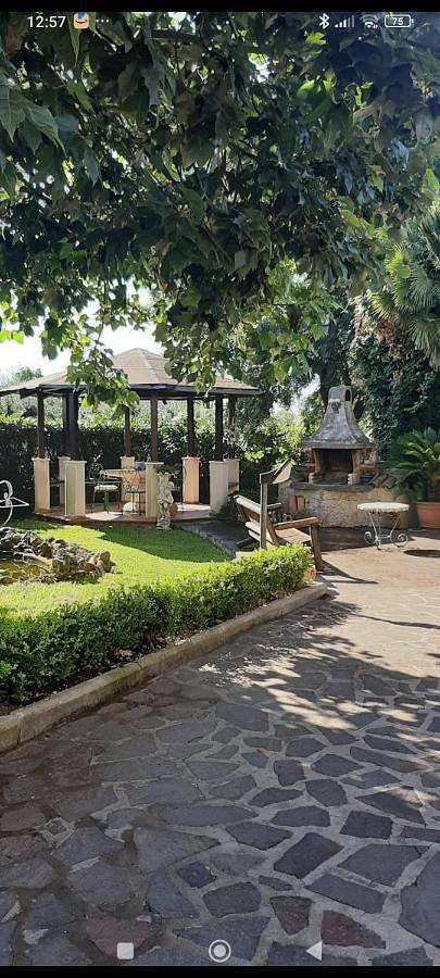 Casa vacanza per 8 persone, con giardino e panorama nonché vista lago, adatto a famiglie con bambini - 1