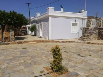 Gîte pour 2 personnes, avec vue ainsi que jardin et terrasse dans Carystos