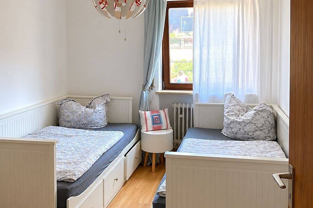 Ganze Wohnung, Ferienwohnung alpenkind 74 qm, 1-4 Personen, 2 Schlafzimmer, Terrasse in Staudach-Egerndach, Chiemsee