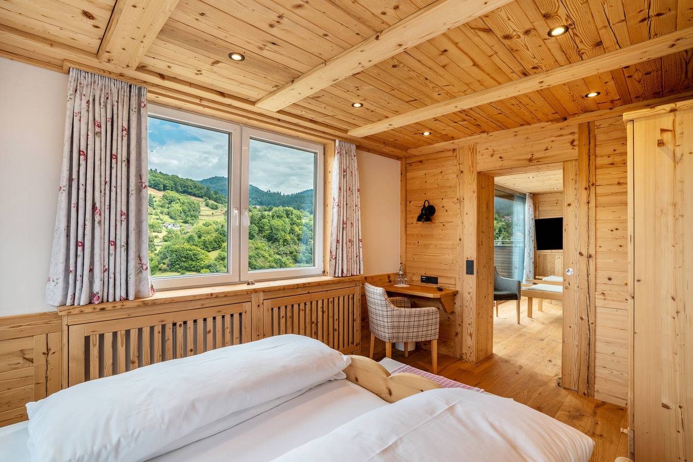 Panorama Naturzimmer 'Bauerngarten' mit Sauna, Infrarotkabine und Klimaanlage in Bühlertal, Mittlerer Schwarzwald