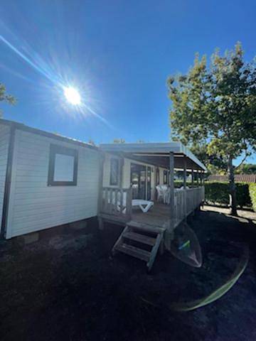 Maison d’hôte pour 10 personnes, avec piscine et jardin ainsi que vue et bassin pour enfant à Gastes