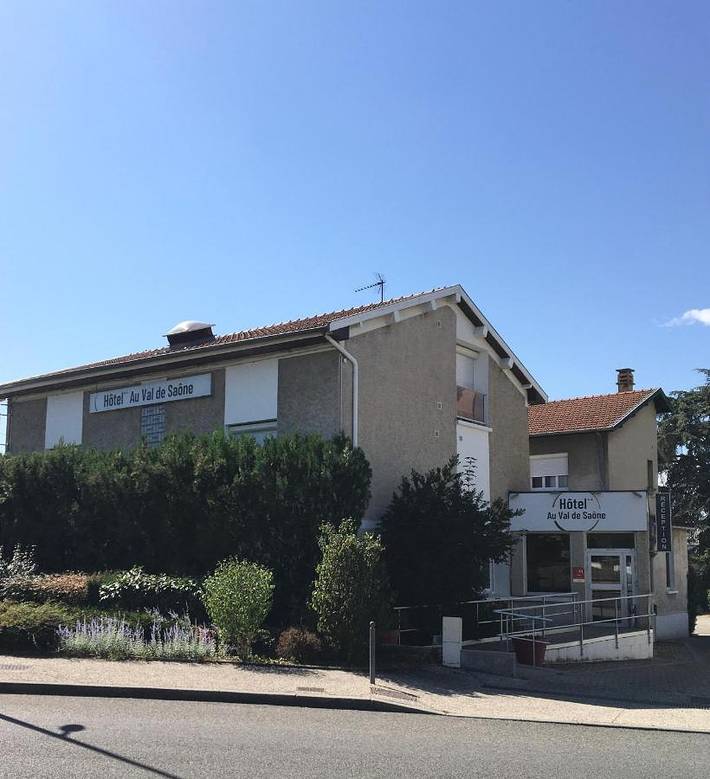 Hôtel pour 2 personnes, avec terrasse à Sathonay-Camp