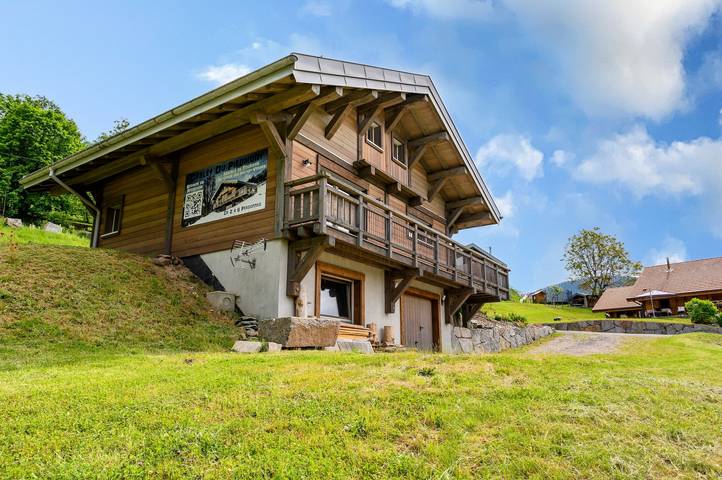 Chalet 'Du Piedmont' con vista sulle montagne, terrazza privata e Wi-Fi in Cornimont, Parco naturale regionale dei Ballons des Vosges