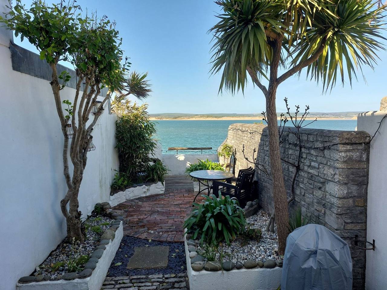 2 Bed cottage in a fantastic sea front setting in Appledore, Devon