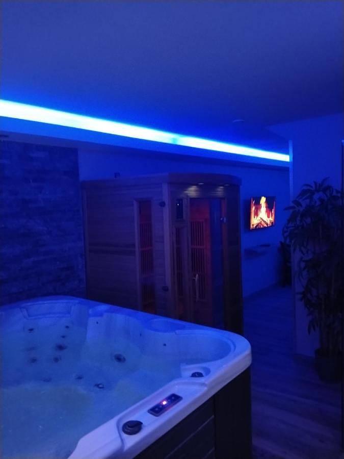 Chambre d’hôte pour 2 personnes, avec jacuzzi ainsi que sauna et terrasse à Martigues - 4