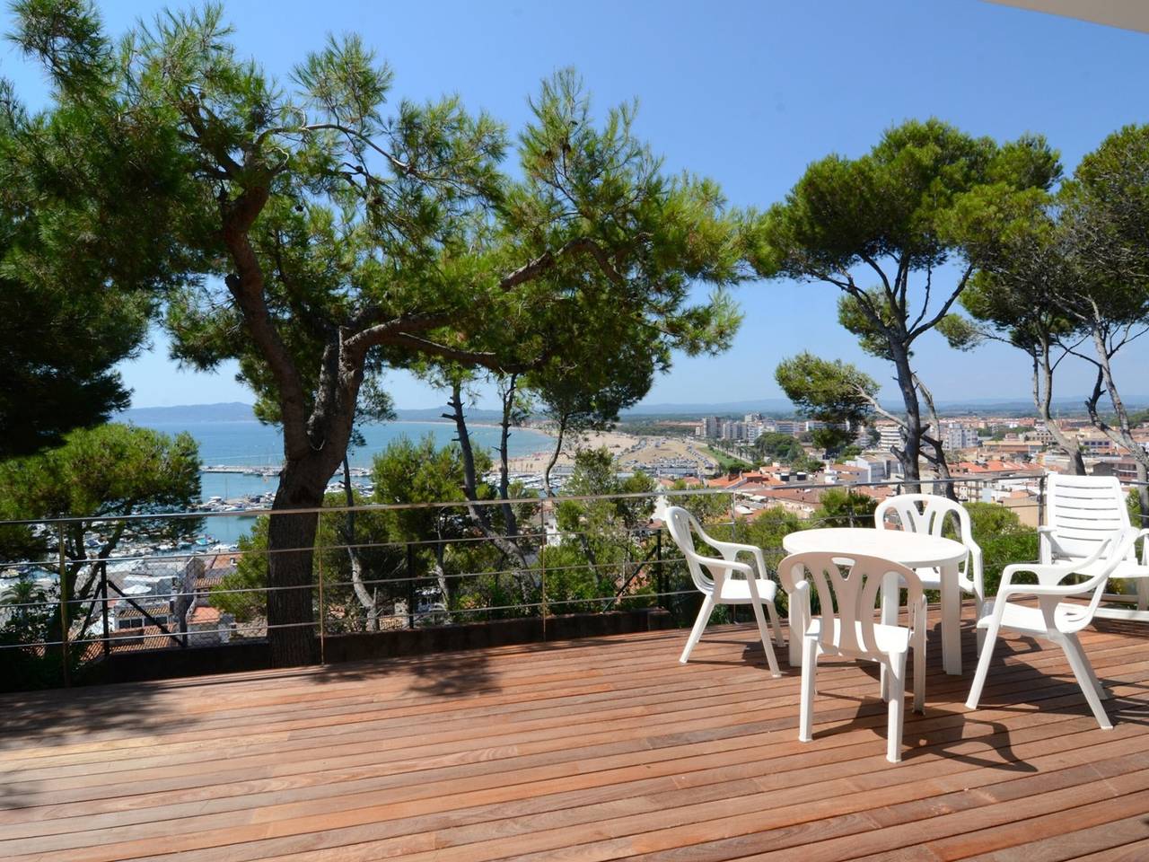 Apartamento entero, Apartamento para 4 pers. cerca de playa y centro con vistas al mar in L' Estartit, Torroella de Montgrí