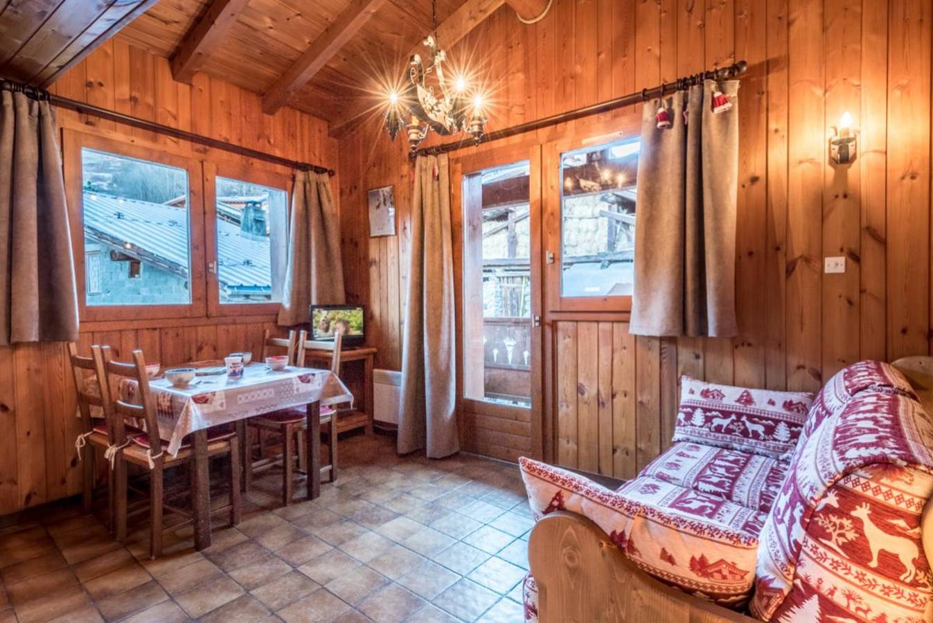 Apartamento entero, Apartamento "L'edelweiss" con vistas a la montaña, terraza privada y Wi-Fi in La Plagne, Bellentre
