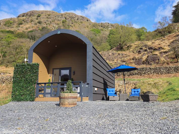 Hut for 2 people, with Hot tub in the Lake District