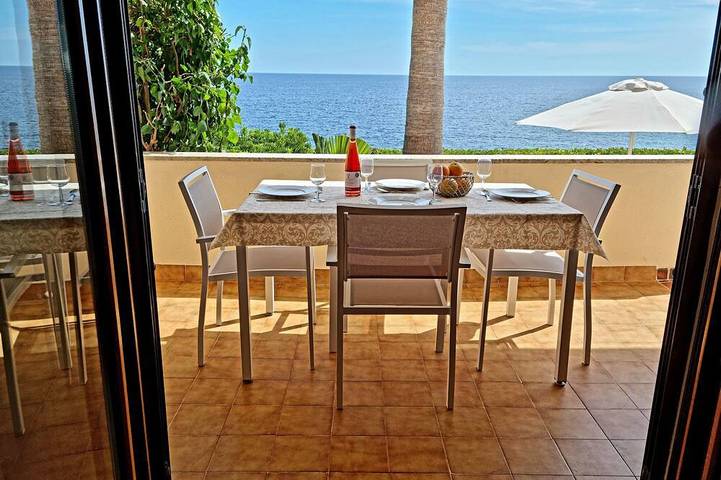 Location de vacances pour 4 personnes, avec balcon ainsi que piscine et jardin à Cala Murada