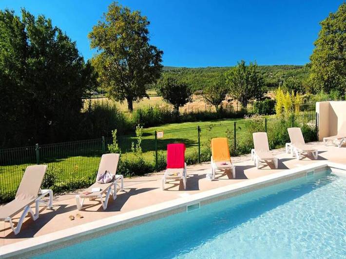 Gîte pour 4 personnes, avec terrasse et piscine, adapté aux familles à Lacoste - 3