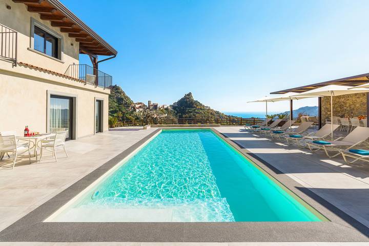 Villa con piscina per 10 persone a Messina