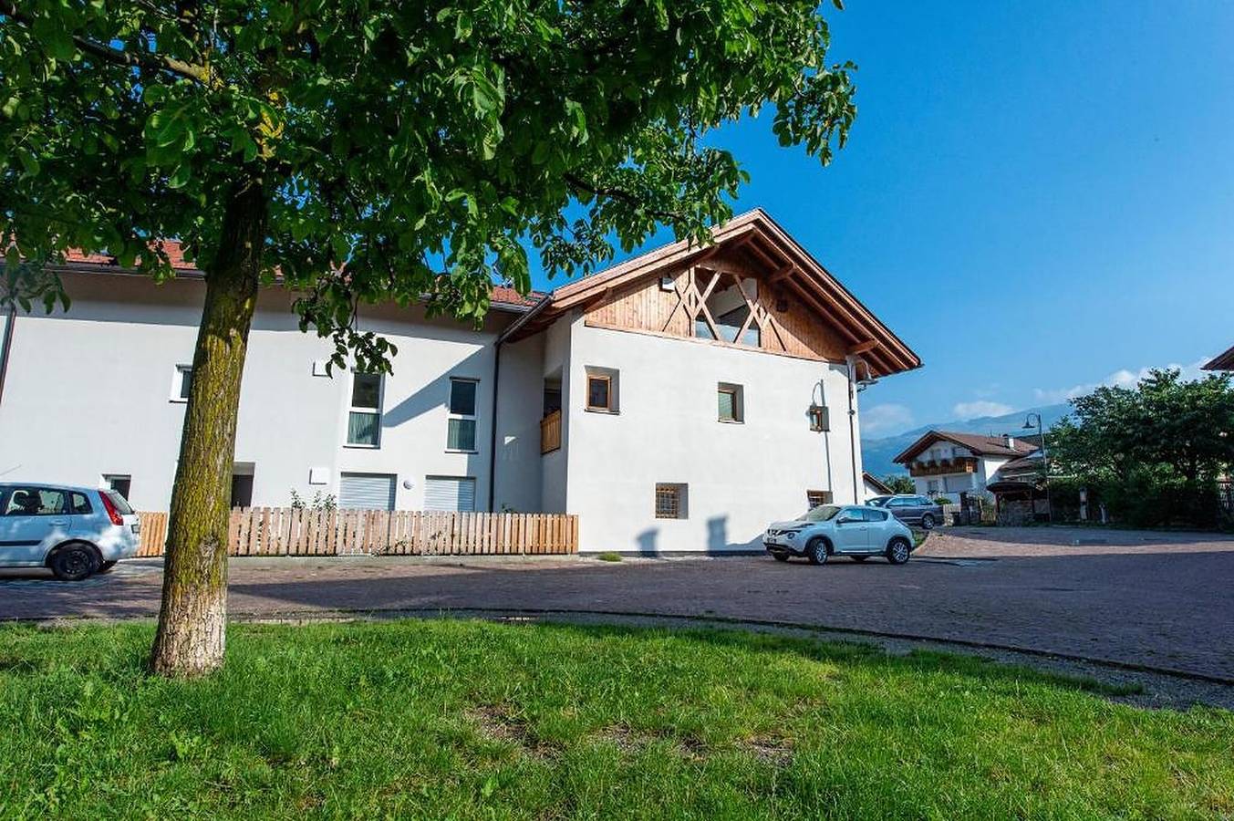 Ganze Wohnung, Ferienwohnung "Gass B" mit Bergblick, Privater Terrasse und Wlan in Albions, Lajen