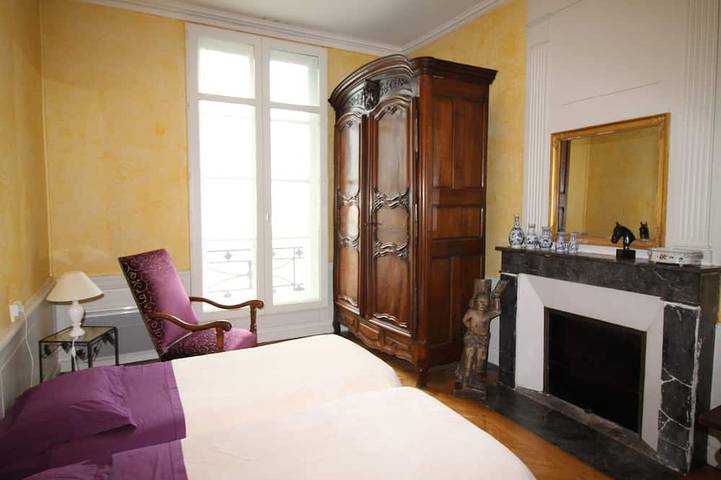 Entire apartment, 3000 sq f, in the old  Saumur city , along the Loire river. Charm & great views in Saumur, Loire Valley