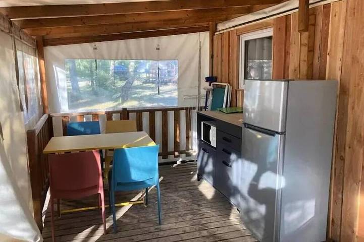 Mobile home for 4 people, with terrace and pool, with pets - 1