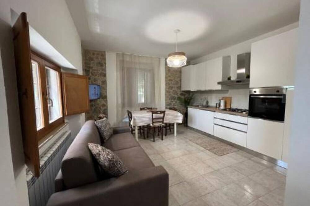 Entire apartment, Home In in Passignano sul Trasimeno, Lake Trasimeno