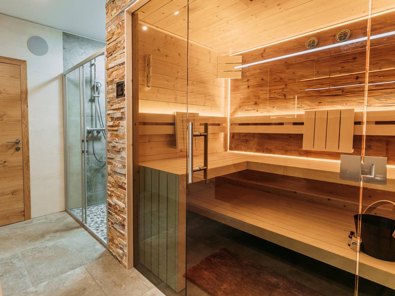 Chalet mit Terrasse, Sauna und Outdoor-Spa
 in Irdning-Donnersbachtal, Tauern
