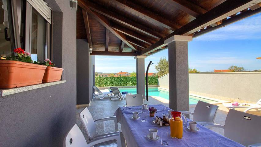 Ferienhaus für 7 Personen, mit Terrasse und Garten sowie Pool in Pula - 2