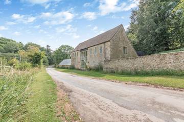 Cottage for 13 People in The Cotswolds, South West England, Photo 4