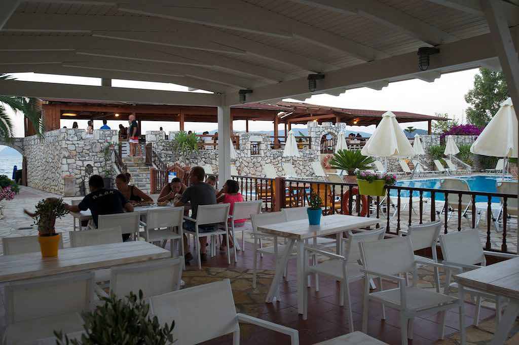 Stacaravan met half overdekt houten terras  in Sami, Kefalonia