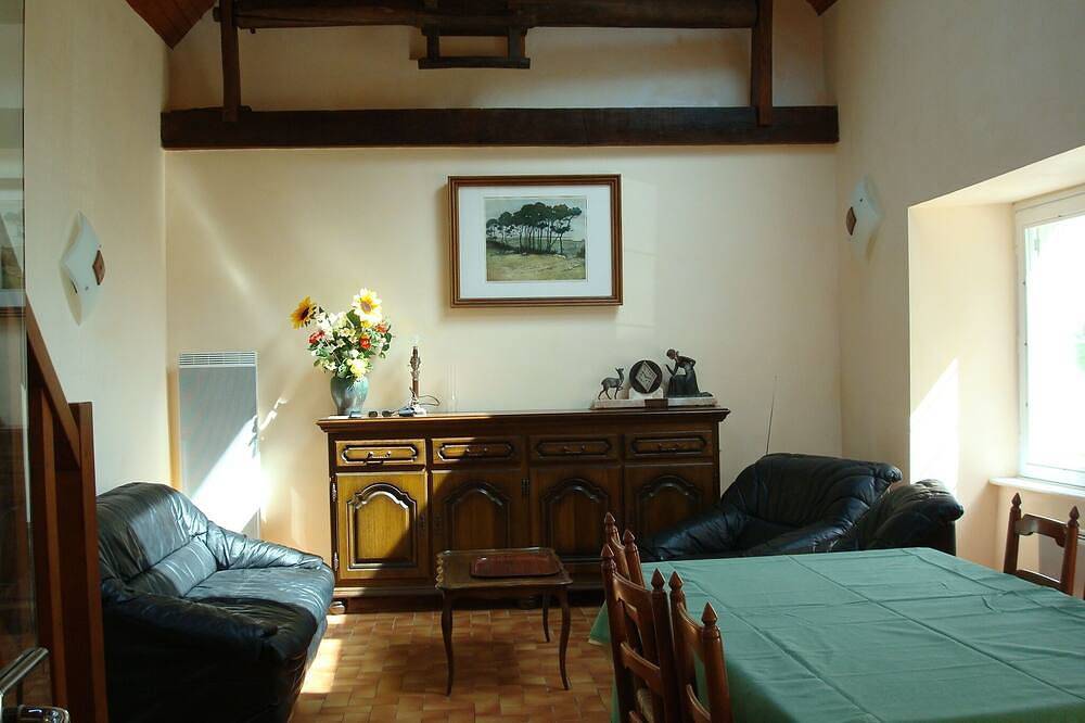 Detached house of character with garden 800m from the beach of Lestrevet in Plomodiern, Iroise