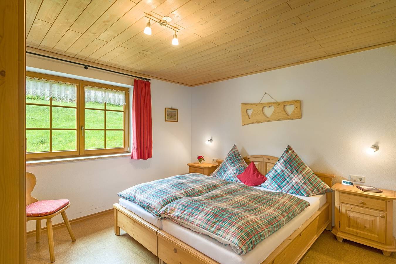 Ganze Wohnung, Ferienwohnung 'Tanne - Barrierefrei' mit Privatterrasse, Gemeinschaftsgarten und Wi-Fi in Schwärzenbach (Titisee-Neustadt), Titisee-Neustadt