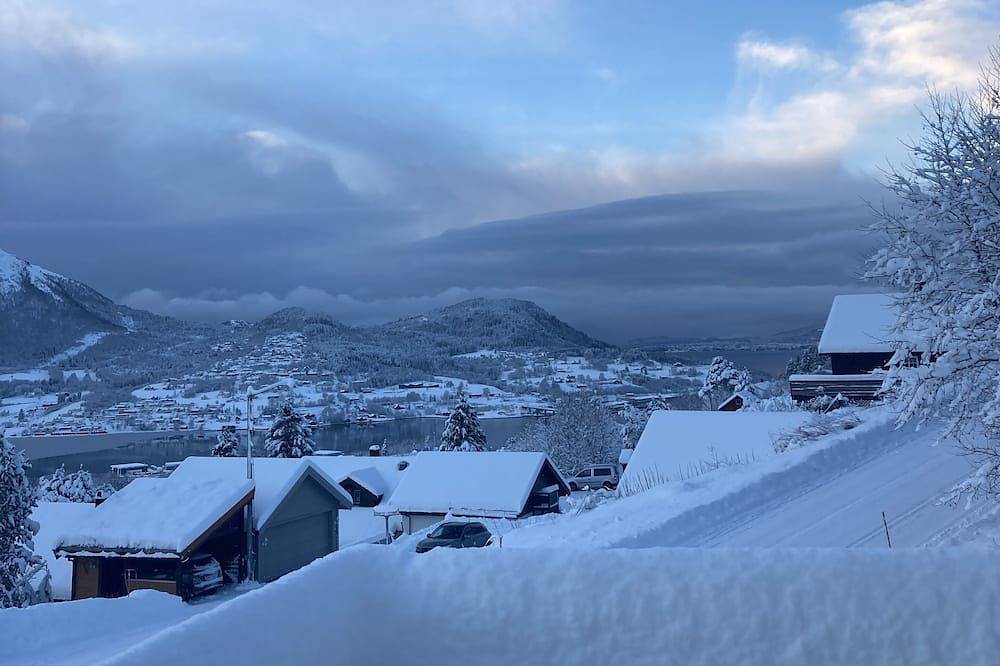 Vertikaldelt bolig i hjertet av Sunnmørsalpene in Sykkylven